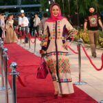Elham Hamidi Instagram - به یمن نام حضرت حافظ در فرش قرمز جشن حافظ،محفلی هنری ویژه اهالی محترم سینما و تلویزیون که همچنان پس از شانزده سال پر طرفدار و پرهیاهوست.تشکر ویژه از سایه موسوی عزیزطراح خوش ذوق لباس#دنیای_تصویر#جشن#رد_کارپت#حافظ#عکس از اقای میلاد بهشتی