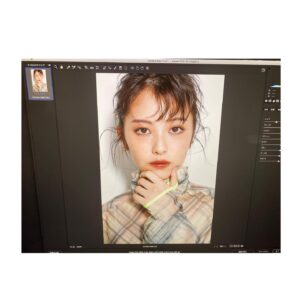Minami Hamabe Instagram - 本日発売の『VOCE』3月号
メイクページに出させていただいております🦄

4パターンの春メイク!
幸せ呼び込む春リップ🦄
メイクって凄いですよね…
一気に印象変わってすごく素敵な写真ばかりでした🦄

この写真みて思うのが…
髪の毛のばしたーーーーーーい!!
髪の毛自由自在に操る能力が欲しい
ロン毛にすぐになれたら便利ですよね🦄

次ロン毛になることがあったら
自分でヘアアレンジ上手に
できるように練習します。

朝起きたらロン毛になってないかなーーー…
3日に１回ロン毛にならないかな

とはいえショートも好きなので
ショート楽しいですけどね!!

素敵なお写真詰まってますので
ぜひお手にとってみてください🦄