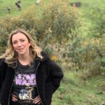 Regina Blandón Instagram - Quería una foto en la que salieran las vacas y @michihart me la tomó. En la segunda, estábamos discutiendo que pos no se veían las vacas, que mejor fuéramos abajo. 🐄🐄🐄