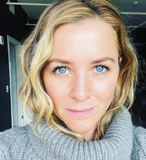 Jessica Capshaw Instagram - Sweater weather in ATL for reals...