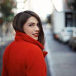 Biran Damla Yılmaz Instagram – Kırmızı mantolu✨