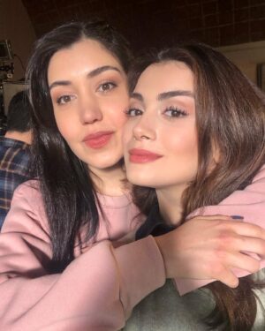 Özge Yağız Instagram - @sol.yanimdizi bu akşam💜
bizlere eşlik ettiğiniz için minnettarız...
yeniden kavuşmak üzere🪁
