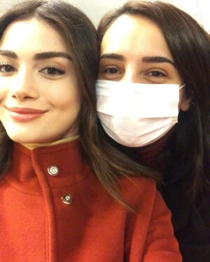 Özge Yağız Instagram - @sol.yanimdizi bu akşam💜
bizlere eşlik ettiğiniz için minnettarız...
yeniden kavuşmak üzere🪁