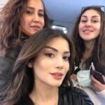 Özge Yağız Instagram – @sol.yanimdizi bu akşam💜
bizlere eşlik ettiğiniz için minnettarız…
yeniden kavuşmak üzere🪁