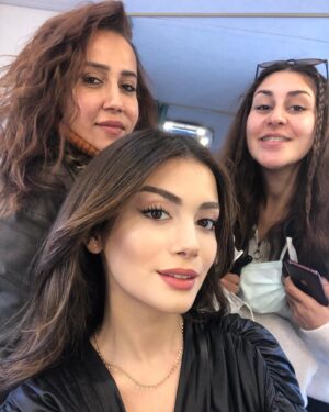 Özge Yağız Instagram - @sol.yanimdizi bu akşam💜
bizlere eşlik ettiğiniz için minnettarız...
yeniden kavuşmak üzere🪁