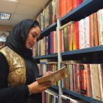 Elham Hamidi Instagram - سلام امیدوارم فرهنگ کتابخوانی نهادینه بشه و آنهایی که اهل کتاب و مطالعه نیستند به این دوست خوب و یار مظلوم ما ادمها یعنی کتاب رو بیاورند و آنهایی هم که فقط کتاب جمع می کنند و اهل نمایش هستند کتابها شونو از کتابخانه ها و قفسه ها در بیارند و نگذارند کتاب خاک بخوره ، ممنون از این حمایت همه جانبه برای بالا بردن مطالعه در کشور توسط اهل فرهنگ و هنر ، و از همین جا فعلا دو کتاب خوب پله پله تا اوج از زیگ زیگلار ترجمه مهناز فاتحی از انتشارات ققنوس را که برای همه کسانی است که بدنبال ترقی  و کسب موفقیت های استثنایی هستند و کتاب ارزنده دیگر بنام پروژه شادی از گریچن رابین ترجمه آرتمیس مسعودی از انتشارات آموت، را توصیه ، و شدیدا پیشنهاد می کنم ، شب خوش حتما به به اضافه  کتاب سر بزنید