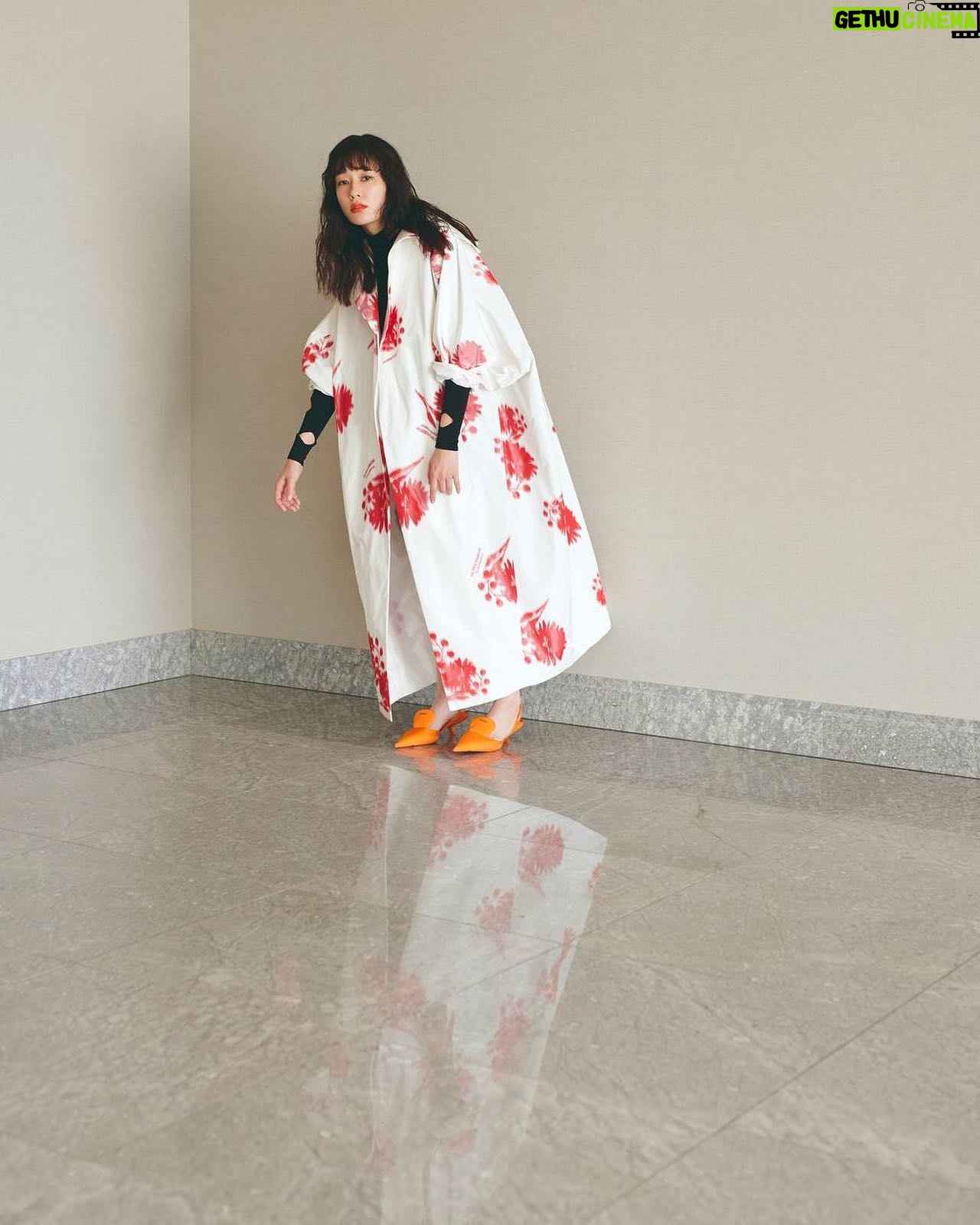 Asami Mizukawa Instagram - FIGARO japon othercut
#フィガロジャポン3月号「ミウッチャ×ラフ・シモンズ、新生プラダが始動する。」
photo @yuuukikumagai
@prada
@madamefigarojapon