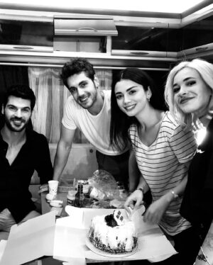 Özge Yağız Instagram - @sol.yanimdizi bu akşam💜
bizlere eşlik ettiğiniz için minnettarız...
yeniden kavuşmak üzere🪁