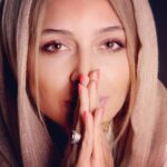 Sare Bayat Instagram - .
آدینه و اسفند،بر عزیزانم خوش♥️