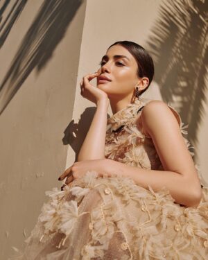 Özge Yağız Instagram - Bahar gibi gelen müthiş ekip🥰
@gardiropmagazin Mart!💘
Genel Yayın Yönetmeni: @gulay_ozdemir
Fotoğraflar: @serhathayri
Videografi: @onur.sahinogluu
Moda Direktörü: @caglakucukdereli
Styling: @giodevdariani
Saç: @mutluahmet.sinan
Makyaj: @selen_karabulut
Prodüksiyon: @mine.gunduz
Mekan: @cubuklu29
Turkcell Dergilik, dMags, Dijital Basın ve Magzter’den indirebilir, seçili metinleri sesli dinleyebilirsiniz.