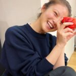 Mio Imada Instagram – 24歳✌︎
お祝いみなさんありがとうございます🌷
わーいわーい

最近はドラマの撮影をしております、
恋はdeepに🐟
#恋ぷに　だって
きゅんですってやつですね🥰
お楽しみにしててください♡

お誕生日におっきすぎる
イチゴ食べましたの写真☺︎