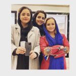 Narges Mohammadi Instagram - با سارا و پریسا،دوست پر مهرم در گالری پیمان 🌺🌸
