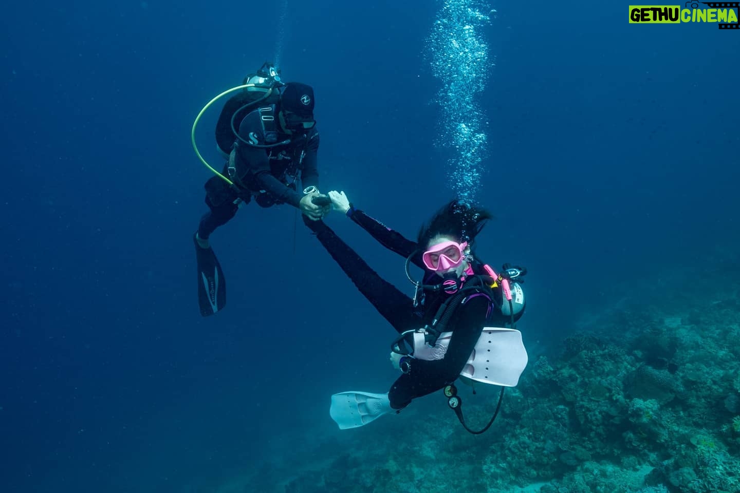 Jennylyn Mercado Instagram - Tried underwater Muay Thai at last!
Joke lang😜 Thank you @austria.marlon for helping me relieve my cramps!
📸 : @pernillasjoo