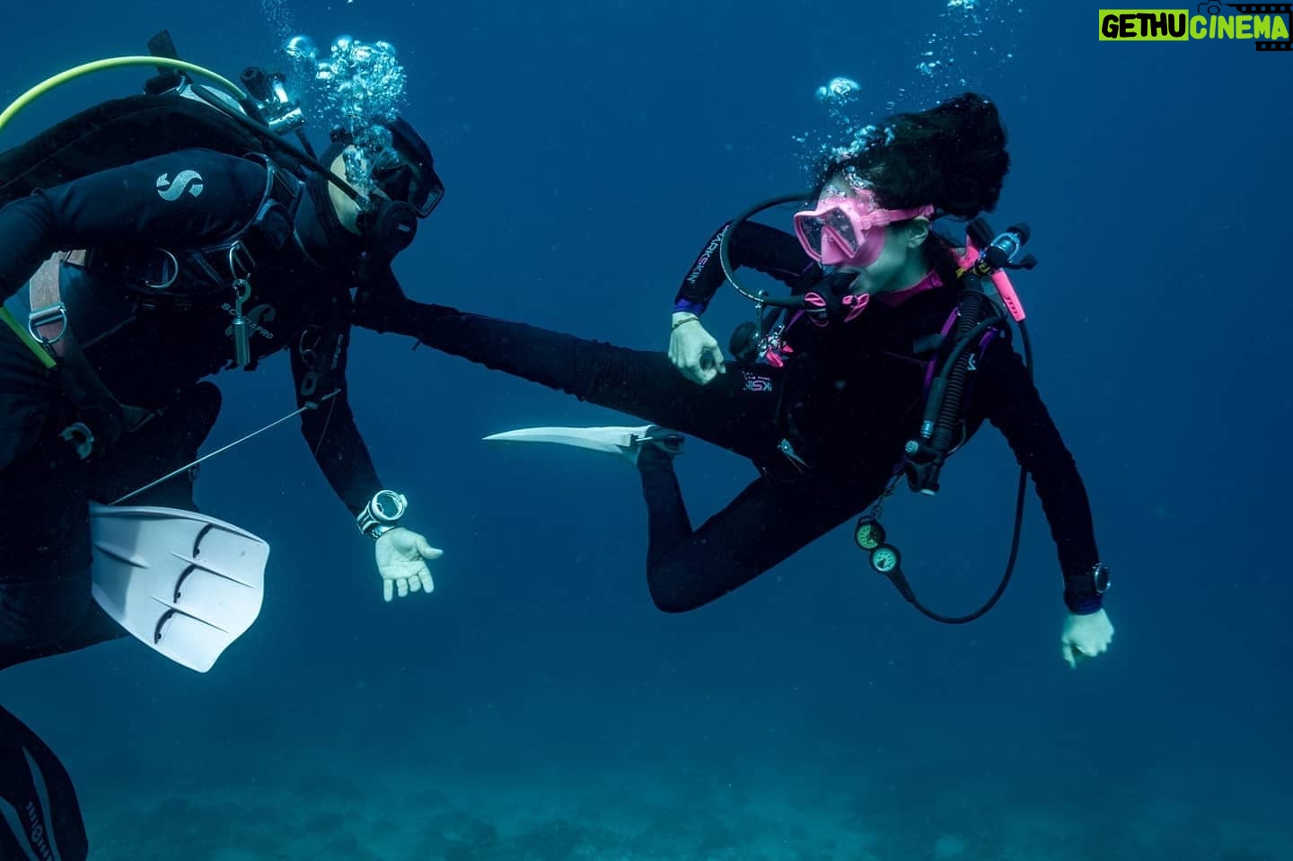 Jennylyn Mercado Instagram - Tried underwater Muay Thai at last!
Joke lang😜 Thank you @austria.marlon for helping me relieve my cramps!
📸 : @pernillasjoo