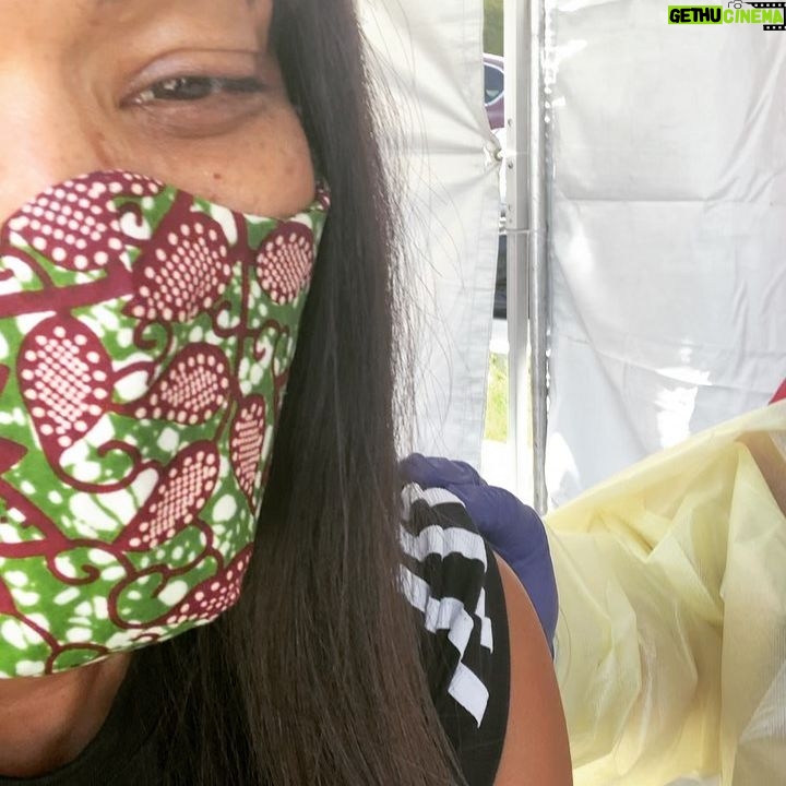 Angela Bassett Instagram - Hey Everybody you good? I am well, and plan on staying well! So happy to get shot #1! Please run, don’t walk, and get yours too! #covidvacccine #protectyourself #protectothers #