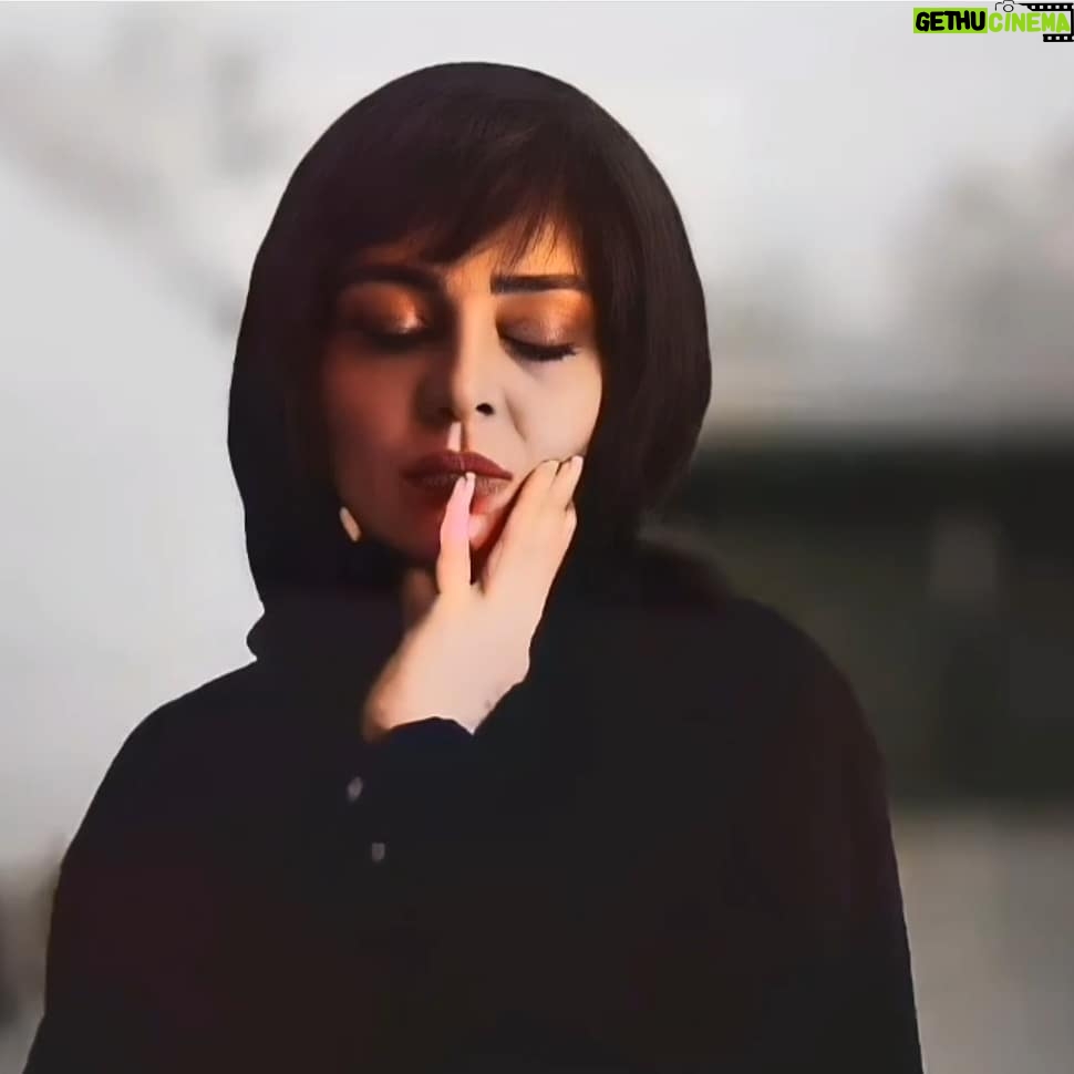 Sare Bayat - 171.9K Likes - .
عید است میدانم...
اما دلم برایتان تنگ است...
گاهی از حالتان به من خبر دهید...♥️