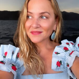 Jessica Capshaw Instagram - Easter Lewk. 🌹🌹🌹🌹