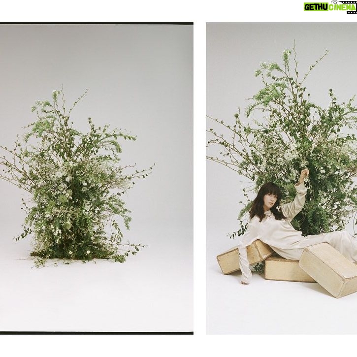 Asami Mizukawa Instagram - この度、77circaと一緒に服を作りました。
わたしのラッキーナンバーの7をプラスして
『7 77circa』で展開する事になりました。
私自身普段から心地よくなるべく天然で自然なものを身につけたい、そして長く着れば着るほど自身の体にどんどん馴染んでその風合いに愛着が湧くような、シンプルで経年変化を楽しめるような服に出会えたら…とこの企画がスタートしました。
シルクを身に纏う心地よさから自己の世界を広げ、また外の世界へもっともっと別の意識を向けて是非新しい自分に出会えるきっかけなれば嬉しいなと思います。
今日から77circaさんでサイトオープンです。
どうぞ、よろしく。
#77circa #777circa