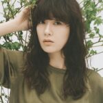 Asami Mizukawa Instagram - ほんとにスルスルで肌が気持ちが良いです。
個人的には長〜い袖も気に入ってます。ぐるぐると折って自身に合わせても、ダラリとそのまま着ても…♡

この度、77circaと一緒に服を作りました。
わたしのラッキーナンバーの7をプラスして
『7 77circa』で展開する事になりました。

私自身普段から心地よくなるべく天然で自然なものを身につけたい、そして長く着れば着るほど自身の体にどんどん馴染んでその風合いに愛着が湧くような、シンプルで経年変化を楽しめるような服に出会えたら…とこの企画がスタートしました。
シルクを身に纏う心地よさから自己の世界を広げ、また外の世界へもっともっと別の意識を向けて是非新しい自分に出会えるきっかけなれば嬉しいなと思います。

今日から77circaさんでサイトオープンです。
どうぞ、よろしく。
#77circa #777circa