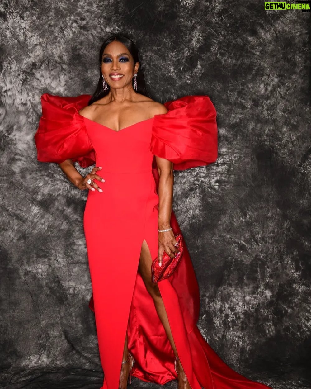 Angela Bassett - 181.4K Likes - Hey Everybody you good? Last night was truly a night to remember! See how it all came together here: https://www.vogue.com/slideshow/angela-bassett-oscars-2021-academy-awards-diary #vogue #oscars