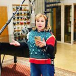 Marina Fedunkiv Instagram - Многие интересовались, когда выйдут мои новые песни. Очень и очень скоро! И записали мы их ни где-нибудь, а в Стокгольме, на студии легендарной группы «ABBA»! На первом фото микрофон, в который пели Агнета и Фрида! 💥💥💥 
А в сторис отчёт о дне в Стокгольме. 
Прорывались мы через границы с большим трудом и благодарны всем, кто способствовал в получении виз и разрешений! 🙏🏻
А главные люди, исполнившие  мою грандиозную песенную мечту - это мой продюсер Игорь Ковалев @eagerok86  и знаменитые шведские музыканты и Саунд-продюсеры Фредрик Шемпе @fredrik_kempe (написавший огромное количество хитов для Евровидения)  и Дэвид Кригер (саунд продюсер альбомов Бритни Спирс, Леоны Льюс, Иль Диво и других). 🎶🎹🎤
Следите за постами и сторис, релиз первой песни уже 04 мая!

#маринафедункив #федункив #певица #актриса #песня #хит #стокгольм #швеция #камеди #юмор #abba #студия #пожилойблоггер #советскаяльвица