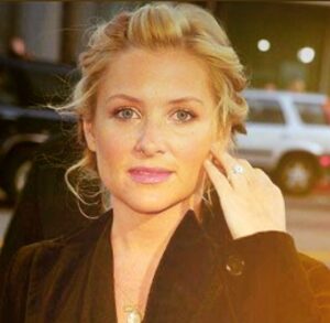 Jessica Capshaw Instagram - I miss the sun kissed freckle days ♥️...#tbt