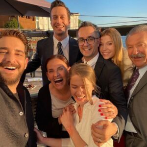 Burcu Biricik Instagram - Seviyorum merkez 🤓❤️ 
#CamdakiKız 
@camdakikiz @ogm.pictures  @kanald 🎈
Bu akşam görüşmek üzere ✌️