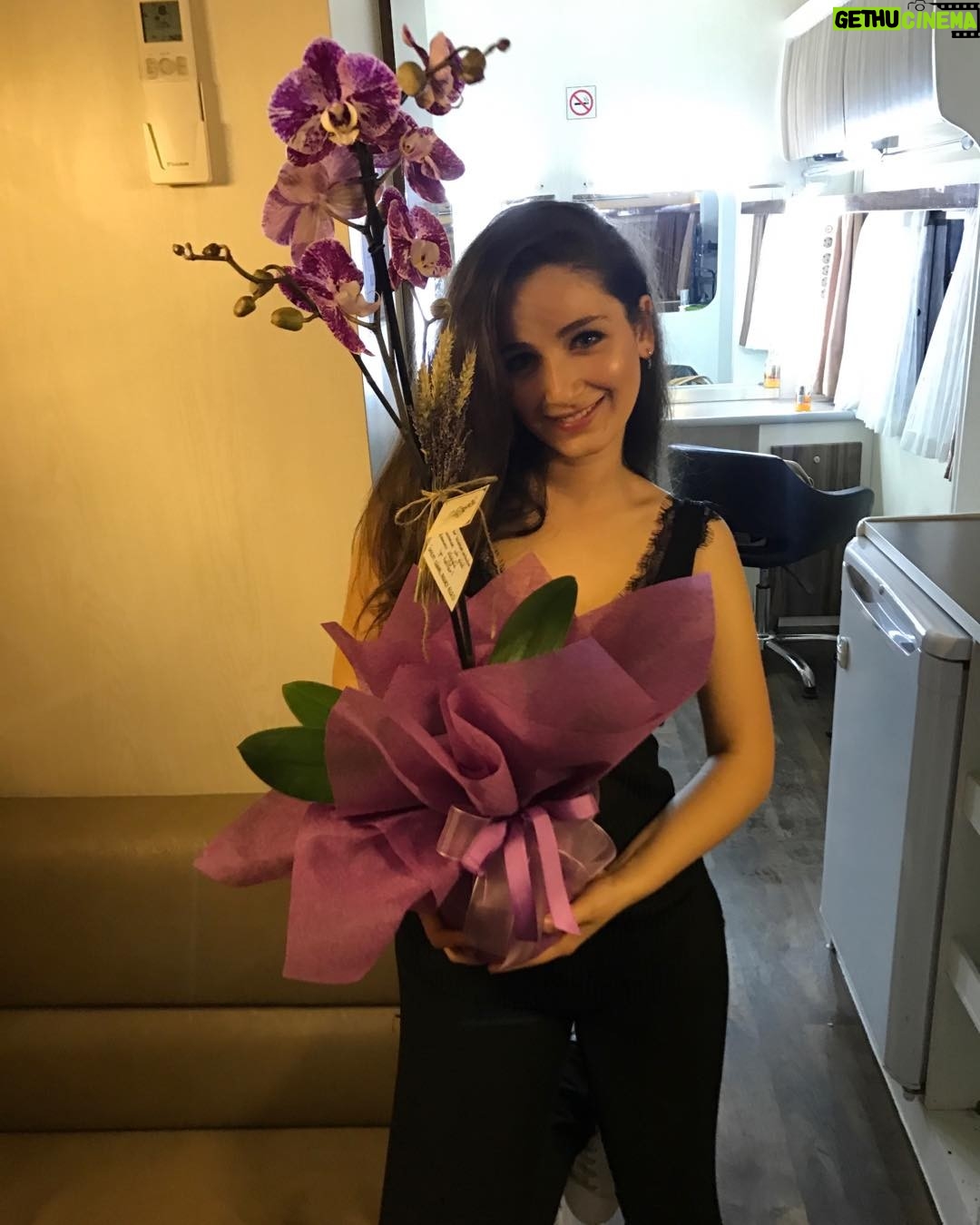Gökçe Akyıldız Instagram - Çok incesin, çok tatlısın @onemgunal 😘