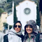 Narges Mohammadi Instagram - المیرایی عزیزم تولدت مبارک برات آرزویی شادی و خوشبختی تو زندگیت دارم تو این ۱۱ سال رفاقت من وتو روزها و لحظات شادی کنار هم داشتیم خودت می دونی جایی تو رو تو قلبم کسی پر نمیکنه دوست دارم و هزار بار تولدت مبارک🌺🌸🎂
پ ن؛علی هم تو عینکت هست🌺🌸