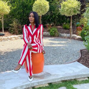 Angela Bassett Instagram - Sweet like candy ❤️🤍

Styled by @jlynnstyle18 
Makeup by @dandremichael 
Hair by @hairjunkierandy
