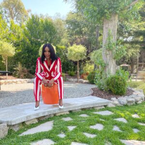 Angela Bassett Instagram - Sweet like candy ❤️🤍

Styled by @jlynnstyle18 
Makeup by @dandremichael 
Hair by @hairjunkierandy