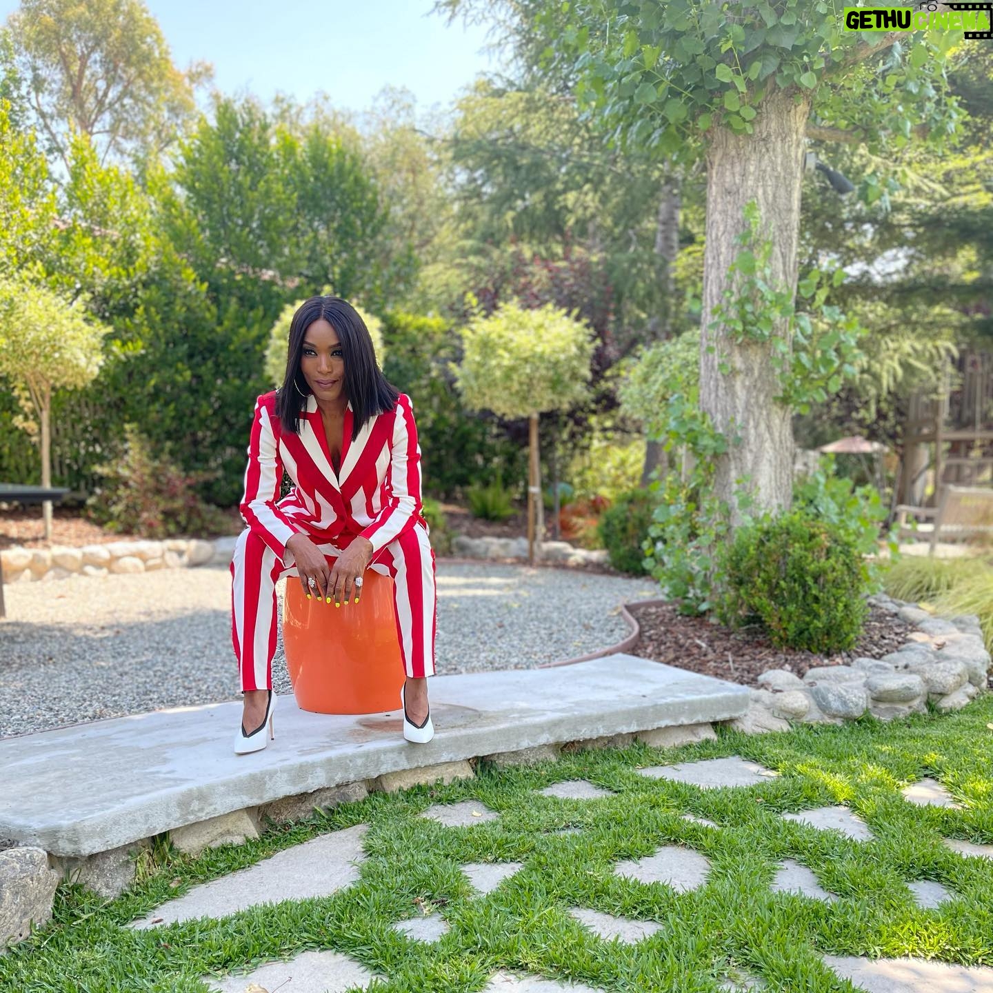 Angela Bassett - 286.7K Likes - Sweet like candy ❤️🤍
Styled by @jlynnstyle18
Makeup by @dandremichael
Hair by @hairjunkierandy