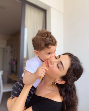 Özge Yağız Instagram - içim eriyor💘 #auntie