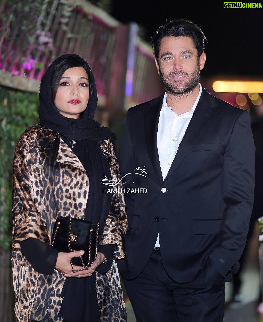 Sare Bayat - 133.2K Likes - .
سوپر استار مهربان سينماى ما،رضاى نازنين،جايزه ویژه هيأت داوران جشن حافظ،مباركِ هوش سرشارت،اَدبت و تلاشت...باشه🙏
.
عکس از حانیه زاهد عزیزم
.
#ساره_بیات
#sareh_bayat #sarehbayat