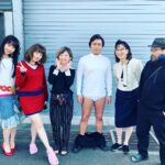 Asami Mizukawa Instagram - 全裸監督シーズン2の配信が始まりましたね▼←(ブリーフね)
わたくしもカメオ出演という事で少し参加させてもらいました。光栄です🙏

写真は何枚撮っても微動だにしない村西パイセンと、冨手ちゃんのピッと伸びた綺麗な右足に注目してほしい。
何枚かめくれば時生が出没するよ。
#全裸監督2