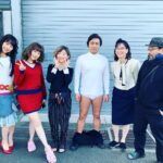 Asami Mizukawa Instagram - 全裸監督シーズン2の配信が始まりましたね▼←(ブリーフね)
わたくしもカメオ出演という事で少し参加させてもらいました。光栄です🙏

写真は何枚撮っても微動だにしない村西パイセンと、冨手ちゃんのピッと伸びた綺麗な右足に注目してほしい。
何枚かめくれば時生が出没するよ。
#全裸監督2