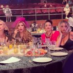 Marina Fedunkiv Instagram - Когда пришла в ресторан вместе с антителами… 

@lovemurmur 
@saiagovasvetlana 
@lora.superfin 

Как вам стайл?

Мейк: @nik_ulya 
Волосы: @maxhairstyler 

#федункив #маринафедункив #суббота #ресторан #подруги #антитела #певица #актриса #хищницы #камеди #жара #фестиваль #пожилойблоггер #советскаяльвица