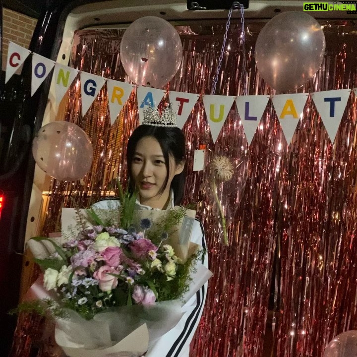 Kim Sae-ron - 202.4K Likes - 우수무당 가두심 촬영 끝!
또 한번 행복한 하루네요 나는 사실 매일 행복해요🥰