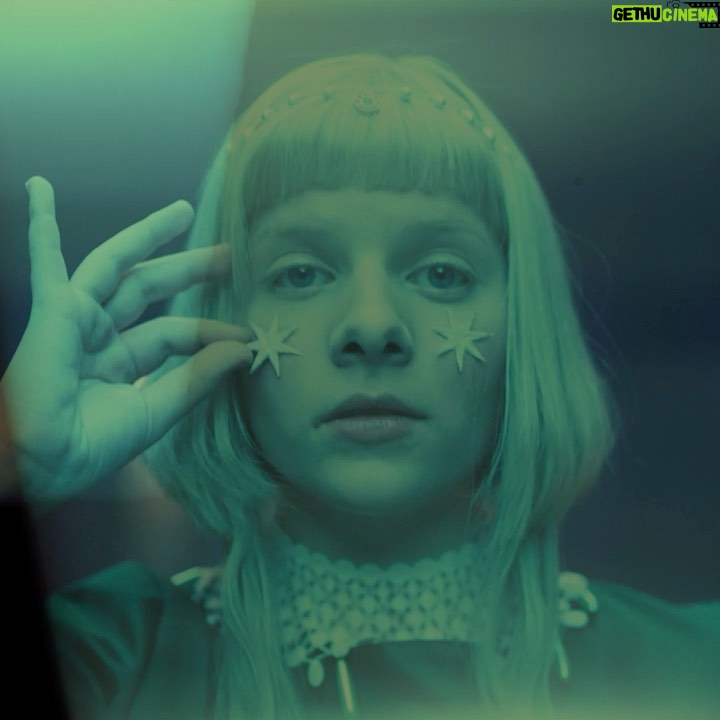Aurora Aksnes Instagram - Hello little warriors
This next chapter is slowly unfolding and I want to throw a little party for us all at the 8th of July at 6pm (BST)🃏
I’ll do an exclusive @youtube premium Afterparty straight after and I am really excited about it 🃏✨🎭
See you there. Lovely meeps. (Link in stories)