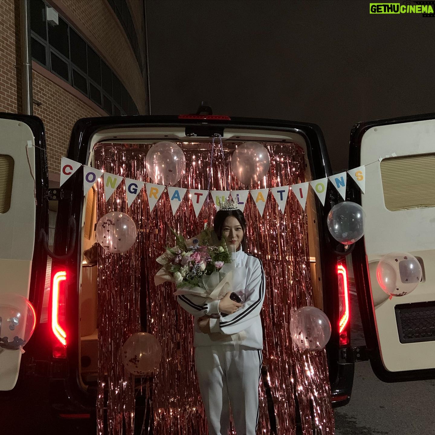 Kim Sae-ron - 202.4K Likes - 우수무당 가두심 촬영 끝!
또 한번 행복한 하루네요 나는 사실 매일 행복해요🥰