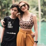 Jennylyn Mercado Instagram - Communing with nature with my Jazzy at @thefarmatsanbenito. Jazzy serious yarn?😂

Conveniently booked our stay using my @lyka.global gems! 😊💎