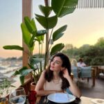 Özge Yağız Instagram –