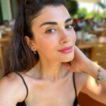 Özge Yağız Instagram –