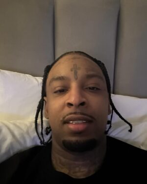 21 Savage Instagram - I promise I don’t have a lazy eye my camera be wiggin