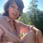 Milla Jovovich Instagram – What an incredible day we had taking the kids on a gorgeous boat tour of #Indianarm in Vancouver with Mike @indianarmcharters! We had so much fun finding nice spots to swim by the waterfalls and Mike has a bbq on his boat, so my hubby grilled up some burgers right there on the water! It was truly a magical and unforgettable trip.✨