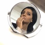 Sare Bayat Instagram - .
زمان، چون تو، بی دلیل می گذرد ،،،.
ببین تقویمم را چه کردی؟!
اسفند ،مهر ، آبان،...
بدونِ بهار و هیچ تابستانی.
.
#ساره_بیات 
#sareh_bayat #sarehbayat