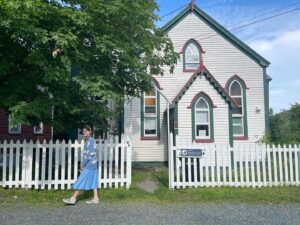 Milla Jovovich Instagram - We’re finally in Newfoundland for the last leg of @everanderson’s new movie #peterpanandwendy! We spent the day walking around the gorgeous town and had lunch at the historic @mallardcottage which was so delicious. They even have their own garden in the backyard and in the last pic you can see the way they roast meat, slow and low on hot coals made of wood from the area. Ever and her co-star @alexandermolonyofficial who plays Peter Pan had a great time finding old bones scattered around and trying to guess what each plant was growing in the garden. It’s a seaside town of charming, old houses painted in brilliant colors, sweet and friendly people and even cool vintage clothing stores. In the evening we sit downstairs at our hotel with the rest of the cast and parents playing Empire for hours! I feel so lucky to be experiencing this with my amazing kiddo! #peterpanandwendy #disney #newfoundland