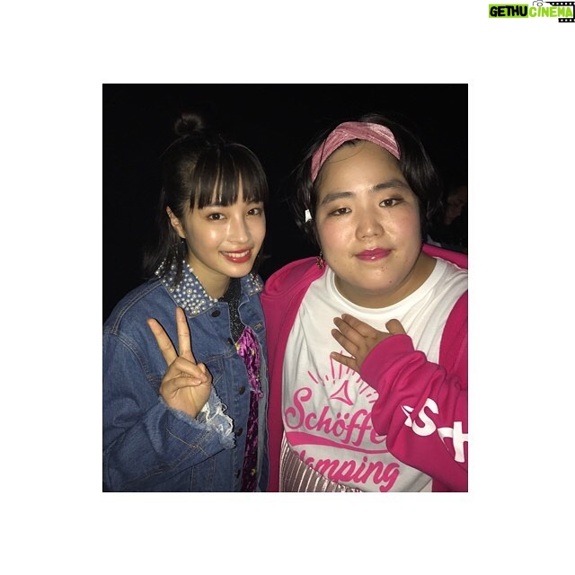 Suzu Hirose Instagram - 櫻井・有吉THE夜会
ご覧になってくださった皆様ありがとうございます
番組中もいじられたので、速攻、まだ載せていなかった女性お笑い芸人さんとの写真、大好きなゆりやんレトリィバァさんに撮って頂いた時のものを、と!Girls Awardの時に声をかけてくださって、、にひひひひ嬉しいです
さてさて明日は映画 先生!の電波ジャックです〜
よろしくお願い致します☺︎おっしゃ寝るぞ
今日もありがとう。そして、お疲れ様でした!
#先生好きになってもいいですか