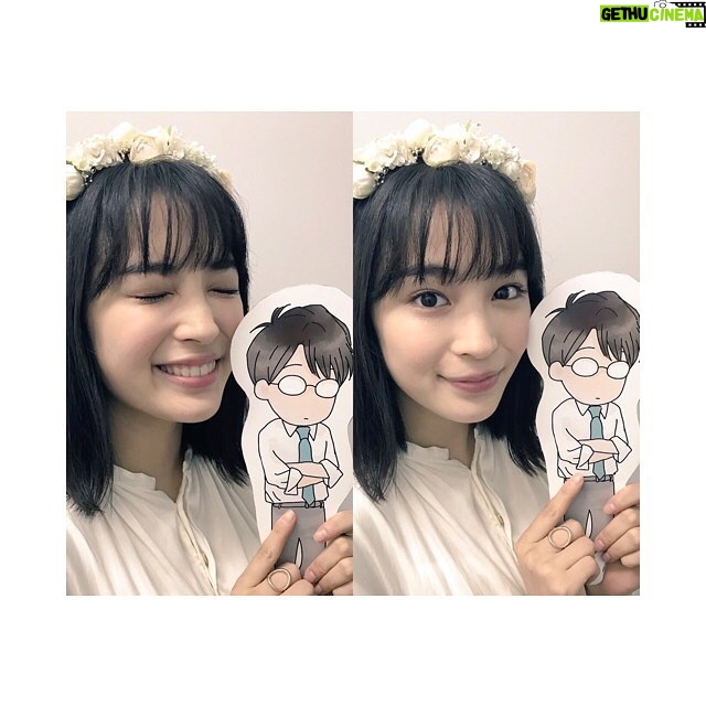 Suzu Hirose Instagram - 先生!
…好きになってもいいですか。感謝御礼舞台挨拶。
足を運んでくださった皆様、ありがとうございました。
素敵な出会いがたっくさんあった作品です。
今日で先生!関連のものはおしまいだ。
んんー寂しいっ。 終わっちゃうのかぁ。
みなさんの好きな映画になったらいいな。
最後の今日の伊藤先生。この伊藤先生ね、
毎日めがねくもってるの。
あ、花冠はね舞台挨拶で生田さんとプレゼント交換したんです笑。その時に頂いたもの。ふふはは。
プレゼント交換て笑。
あ、家着いた。ので、寝ます。
あったかくしてお布団入ってね。
ありがとう、おやすみ! #先生 #倫也パイセン卍