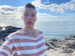 Milla Jovovich Instagram - What an insanely magical experience we had staying in the gorgeous town of Bonavista #newfoundland! Our cabin was literally heaven. Every morning I would wake up an hour before my daughter @everanderson just to sit on the porch and stare at the sea, drink my tea and do a crossword. After Ever finished work on her new movie #peterpanandwendy in the evening, we would go for walks, climbing the rocky cliffs leading down to the ocean. I loved watching her jumping from rock to rock, scrambling around like a little gazelle. At this time of year the weather has been incredible, the wind is fierce but warm, both exhilarating and relaxing. It’s really been unforgettable getting to know this gorgeous, rugged bit of paradise. Thank you to all the wonderful people of this community for welcoming us with open arms!✨